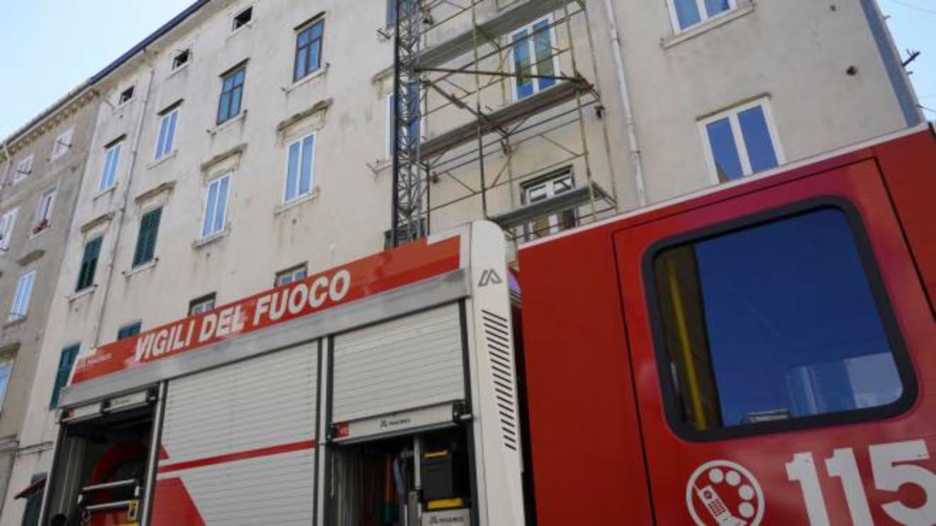trieste esplosione in appartamento un morto e un ferito cronaca ilgiorno it