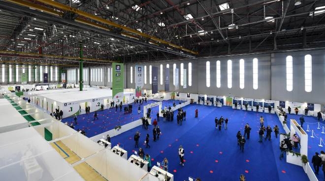 covid napoli finiti i vaccini lunedi hub chiusi per un giorno cronaca quotidiano net