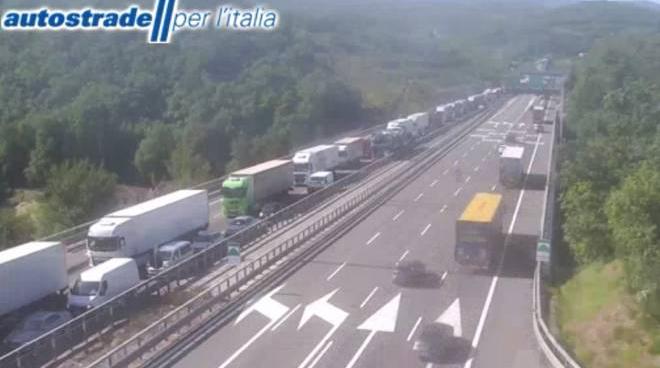 incidente in a1 oggi tra barberino e calenzano fino a 11 km di coda cronaca lanazione it