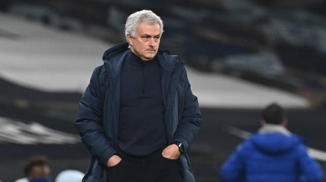 Mourinho faz sua primeira encomenda no mercado