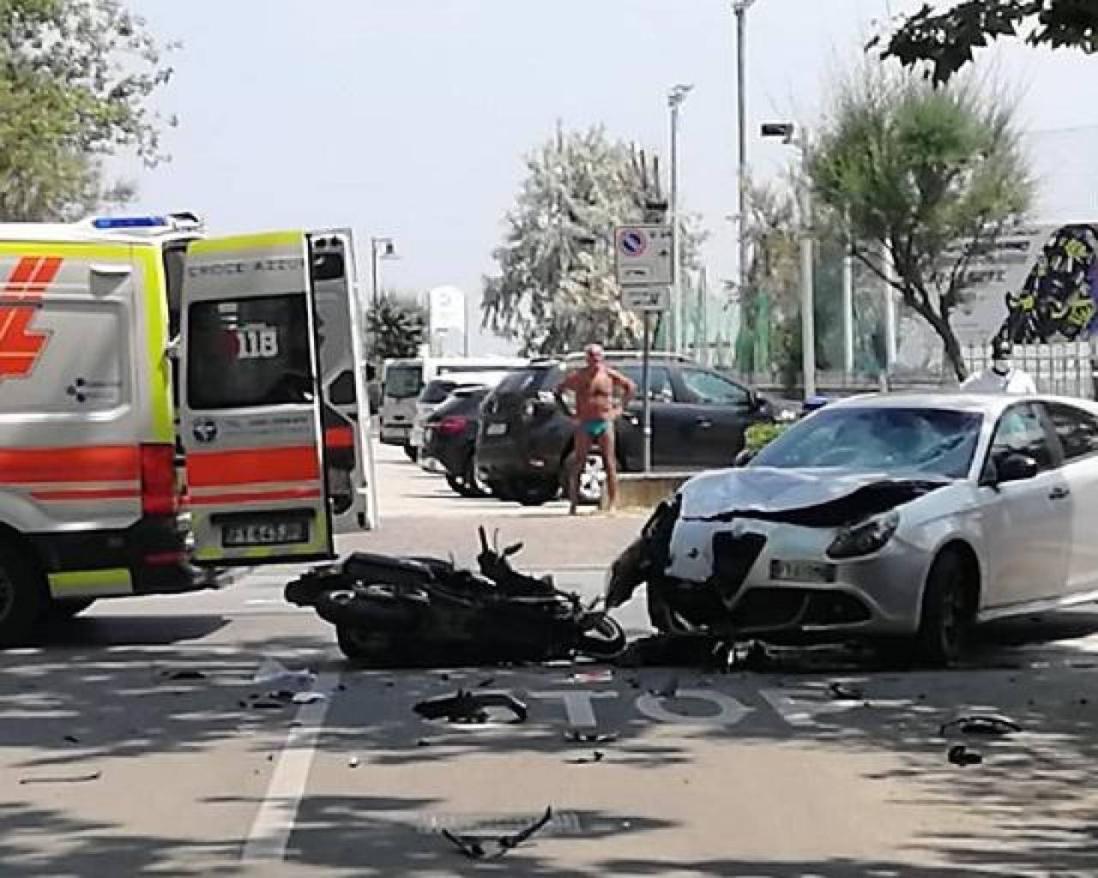 schianto in viale torino grave il motociclista cronaca ilrestodelcarlino it