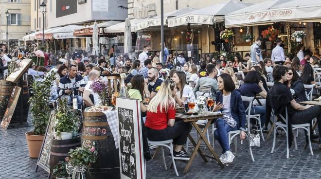 Zona bianca 14 giugno: tutte le regole. Domande e risposte - Cronaca - quotidiano.net