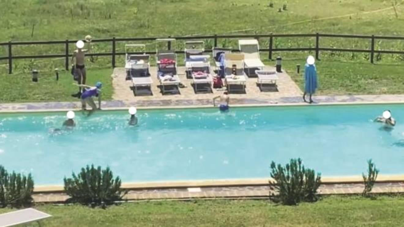 Bambino Morto In Piscina Tre Indagati Lutto Nel Calcio Il Padre E Un Allenatore Cronaca