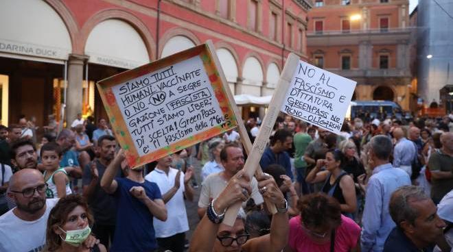 No Green Pass Bologna Nuova Protesta In Piazza Galvani Cronaca Ilrestodelcarlino It