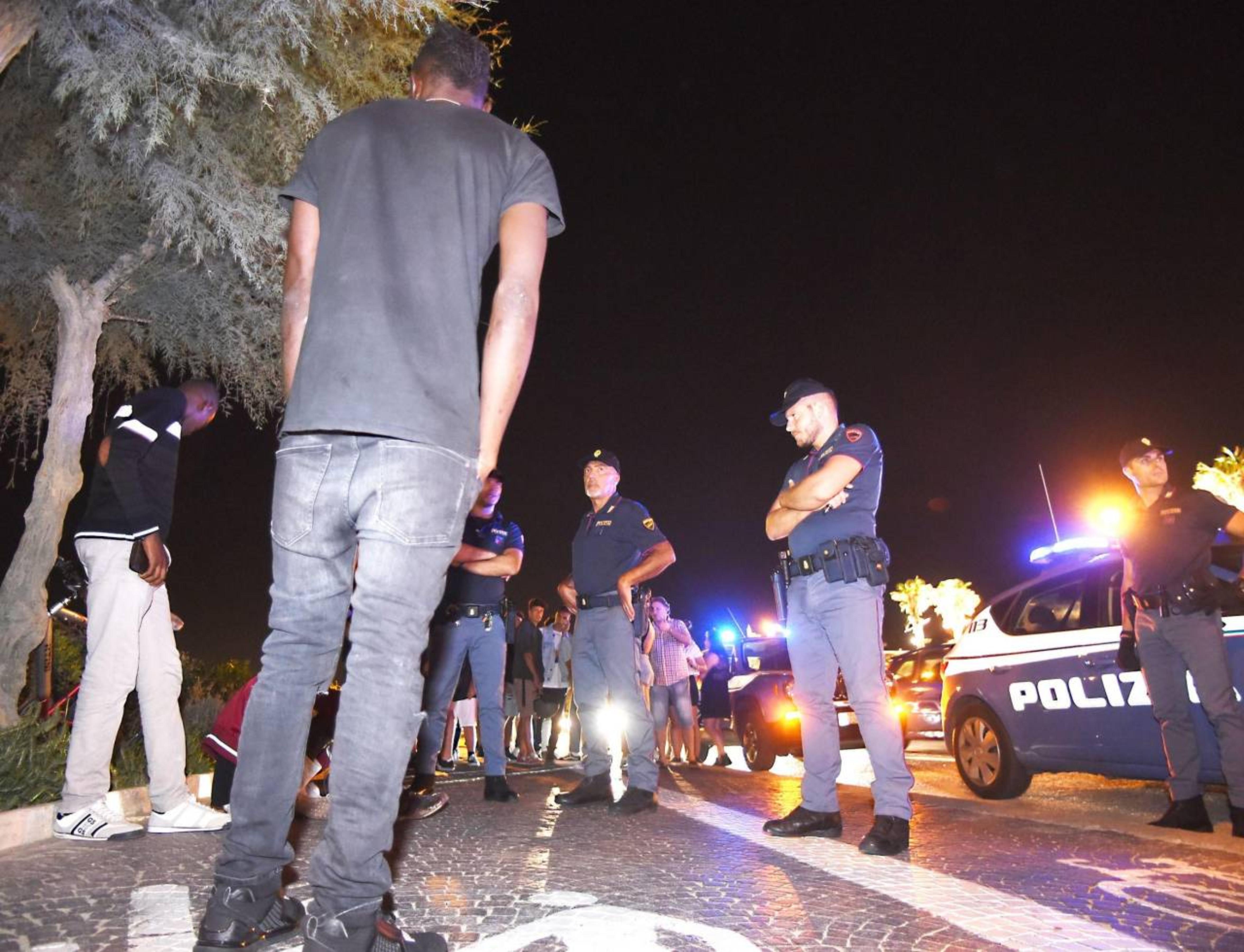 scoppia la rissa davanti al pub ragazzo accoltellato e in fin di vita cronaca ilrestodelcarlino it