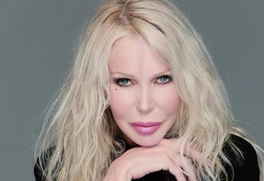 La cantante Ivana Spain se presenta con Johnson Rigira esta noche
