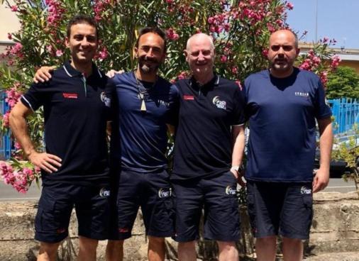 Alessandro Bertolucci y el cuerpo técnico de la selección sub-19