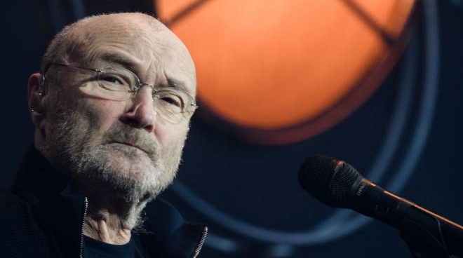 Musica, Phil Collins è malato: "Riesco a malapena a tenere la bacchetta in mano" - Magazine