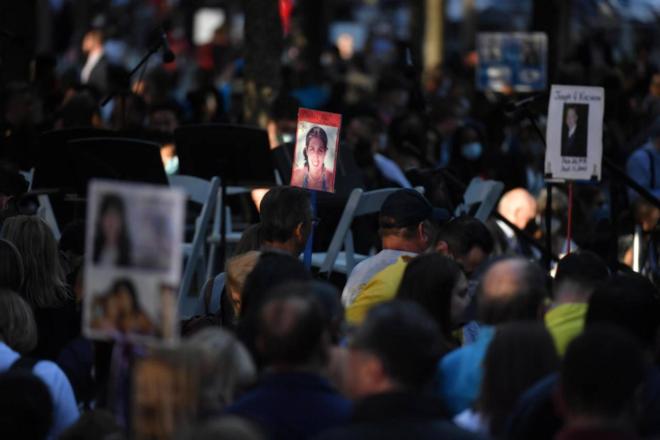 September 11, 20 years later: ceremony in New York.  Springsteen sings and moves