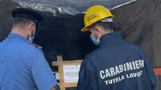 Carabinieri e Ispettorato del lavoro pongono i sigilli alla struttura