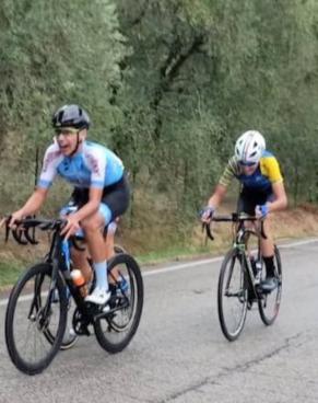David Icopellis (Copa Unipole) con maillot amarillo y azul en Toriana Boss