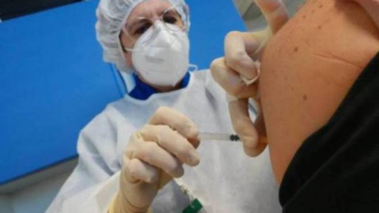 terza dose toscana quarta in italia per somministrazioni a persone immunocompromesse cronaca
