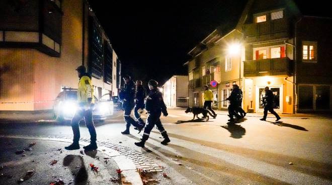 Norvegia, attentato con arco e frecce: morti e feriti - Esteri -  quotidiano.net