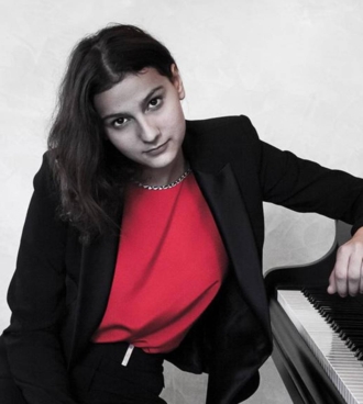 Maya Oganyan, giovane pianista protagonista dell’Omaggio a Beethoven in programma domani.