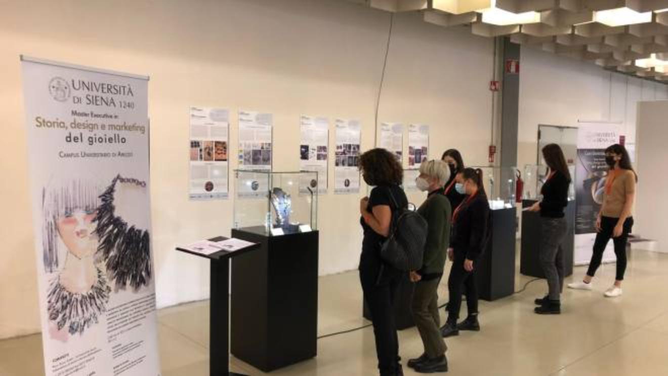 In Mostra Alla Biennale D Arte Contemporanea Di Firenze I Lavori Del Master Sul Gioiello Cronaca In Mostra Alla Biennale D Arte Contemporanea Di Firenze I Lavori Del Master Sul Gioiello Cronaca