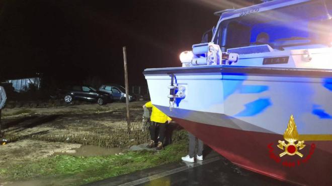 Bad weather in Sicily and Calabria.  Cars overwhelmed by mud in Scordia: two missing