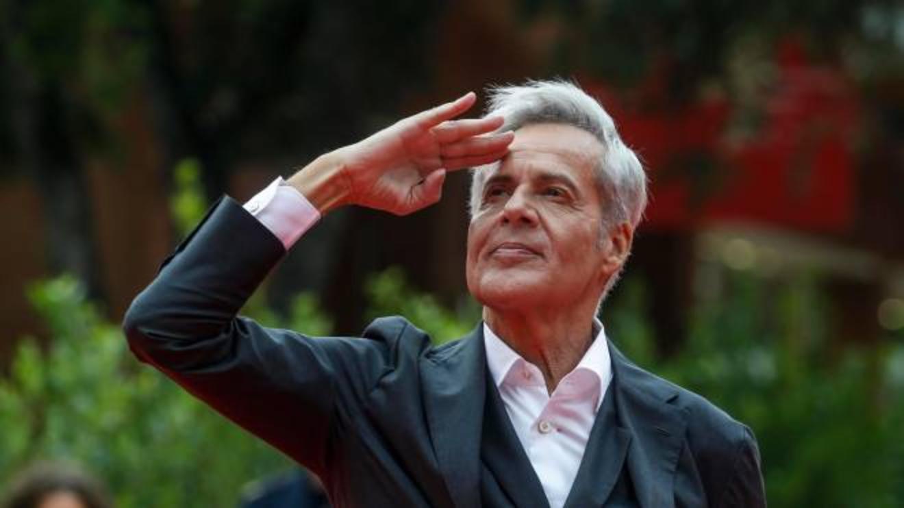 claudio baglioni torna in tv su canale 5 show evento in tre serate a dicembre spettacoli