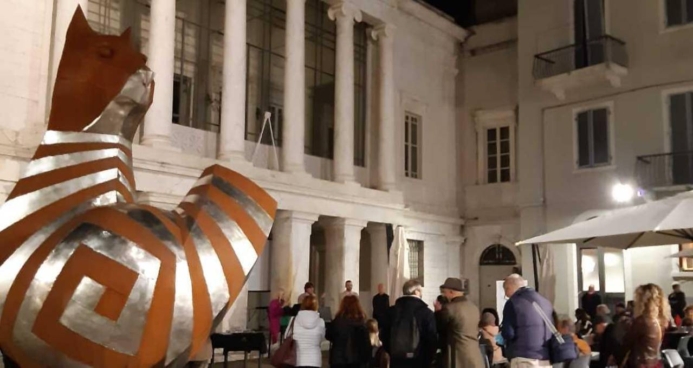 The bastard cat was very successful. Stay tuned for Piazza Batista. A lot of people are involved in the work