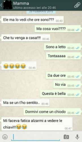 Mamme Che Scrivono Messaggi Su Whatsapp Curiosita Quotidiano Net