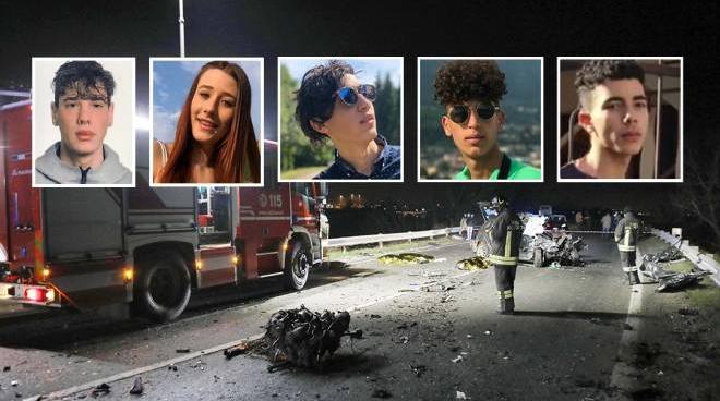 Incidente Brescia: cinque amici morti. Nessuno di loro aveva la patente - Cronaca - quotidiano.net