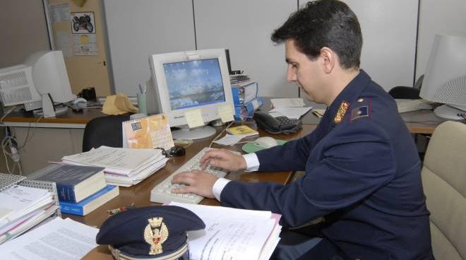 adescata in chat la polizia postale scopre giro di pedopornografia cronaca ilgiorno it