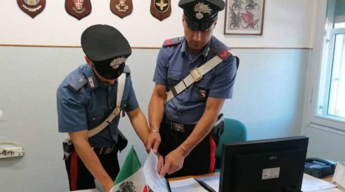 Ferrara, rubano l'identità di un imprenditore e gli  Ferrara, rubano l'identità di un imprenditore e gli