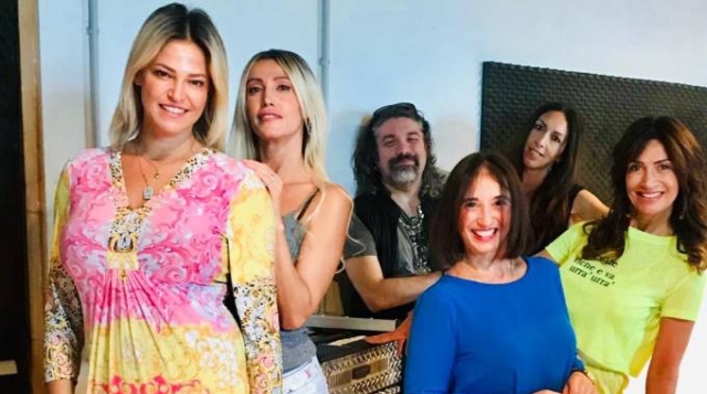 Maria Tisti (al centro in abito blu) e le LoomLoom