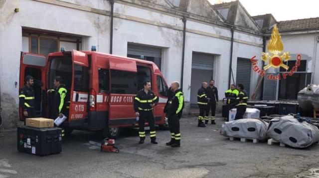 I vigili del fuoco in partenza per l'Albania