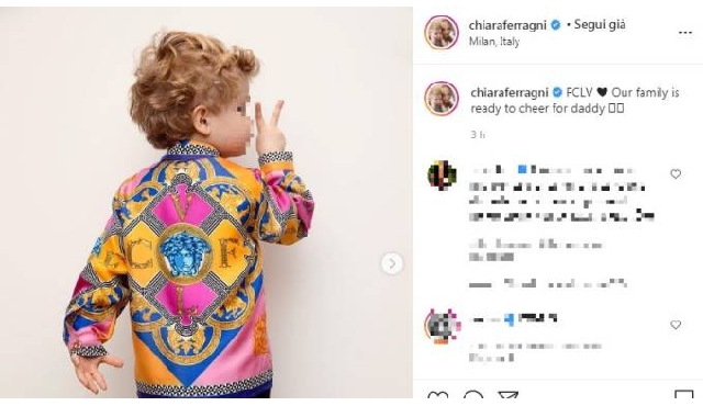 Leone con la stessa camicia di suo papà (Foto Instagram) Leone con la stessa camicia di suo papà (Foto Instagram)