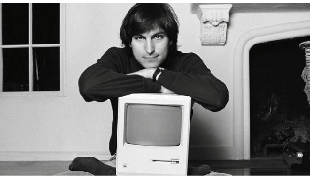 Un'immagine giovanile di Steve Jobs 10 anni scomparsa Steve Jobs