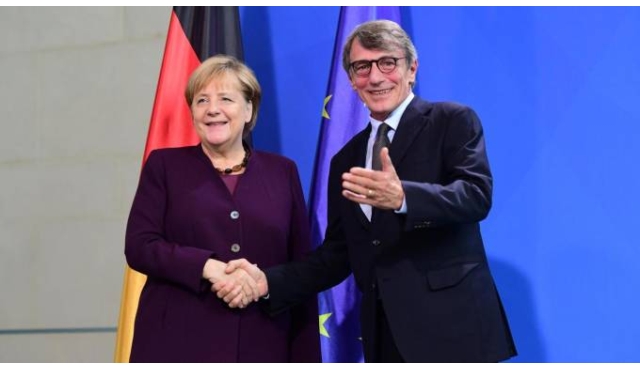 David Sassoli con Ángela Merkel (Ansa) David Sassoli con Ángela Merkel (Ansa)