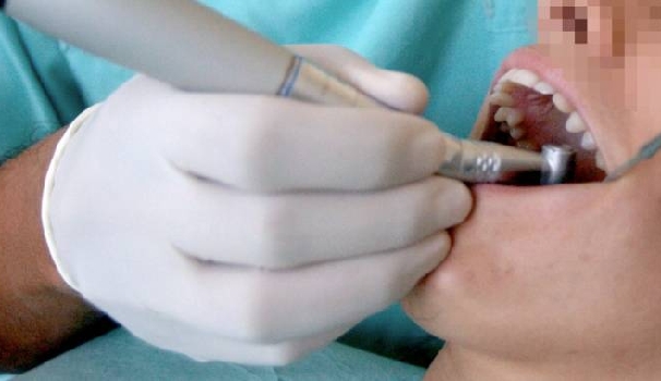Un dentista (Foto di repertorio Newpress)