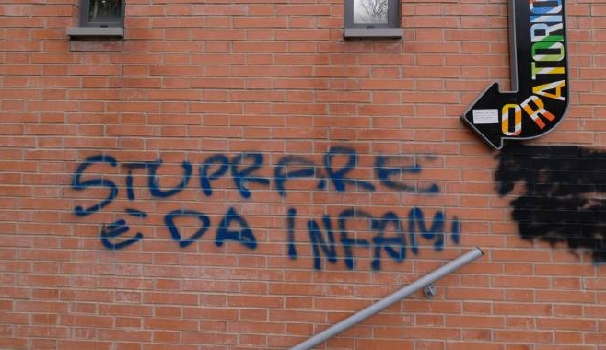 Un Bagaglio Di Notizie Scritte Contro Il Parroco Che Ha Pronunciato Frasi Aberranti Sullo Stupro Di Una Ragazza
