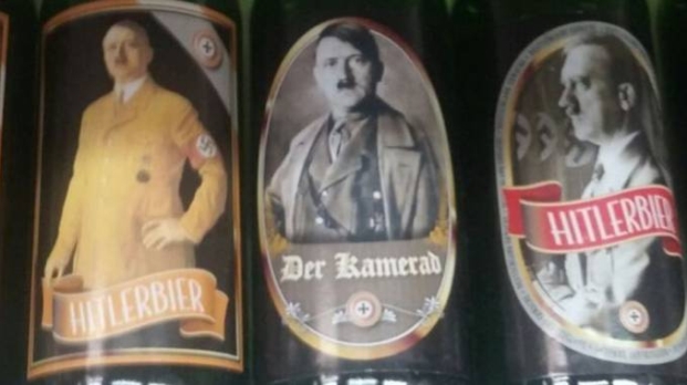 La maglietta con Adolf Hitler è un gadget acquistato a Predappio (Foto repertorio)