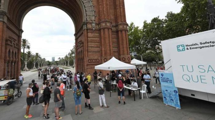 Covid en España, epidemia en aumento: «uno de cada 100 casos en el hospital en el rango de edad de 20-24» Covid en España, epidemia en aumento: «uno de cada 100 casos en el hospital en el rango de edad de 20-24»