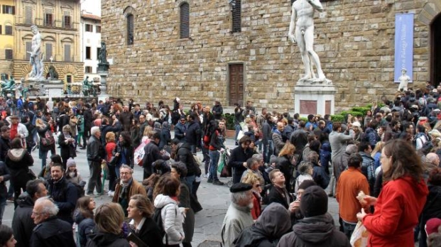 Risultati immagini per firenze invasa dai turisti
