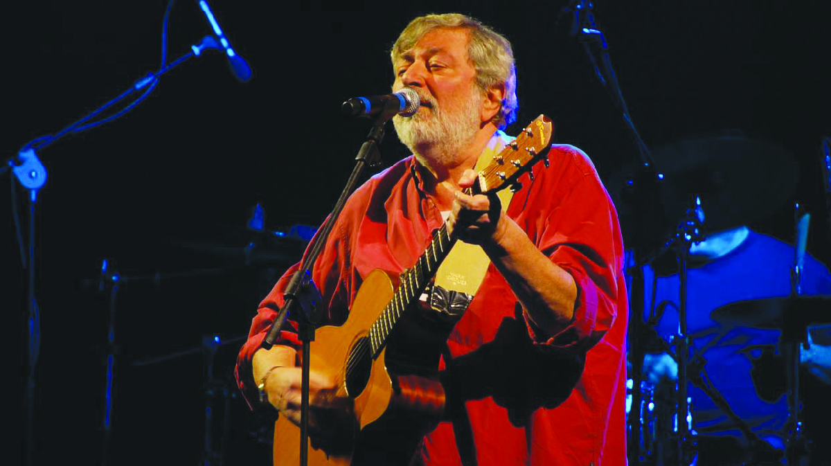 Francesco Guccini, 'maestrone' cantautore
