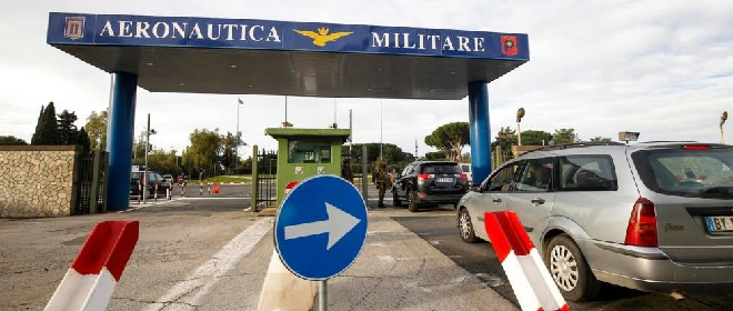 Vaccino Pfizer Il Furgone In Italia Con La Scorta Di Sicurezza Cronaca Quotidiano Net